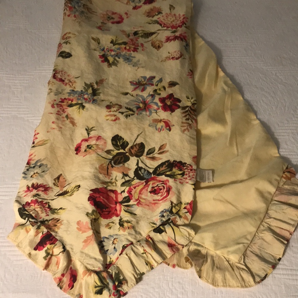 Rodeo Home Silk Floral Table Runner Ruffle Red Pink Roses Golden Yellow Cottage